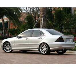 MERCEDES C KLASA W203 SPOILER NA KLAPE AMG