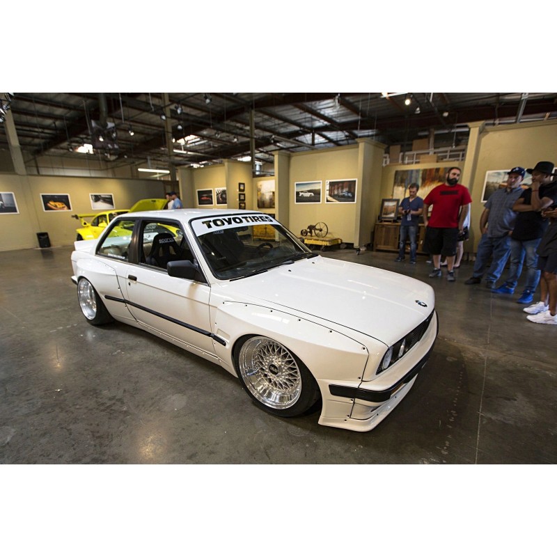 BMW 3 E30 WIDE BODY KIT