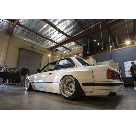 BMW 3 E30 WIDE BODY KIT