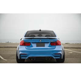 BMW M3 F80 SPOILER NA KLAPE LOTKA